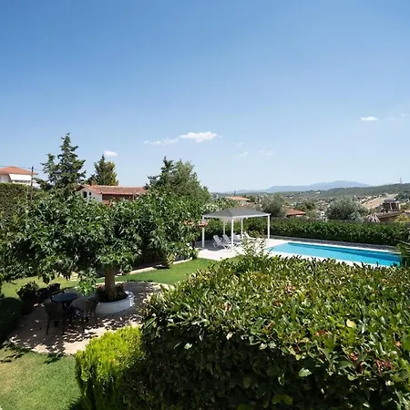 Villa Poolside Paradise Dilesi By μρs *