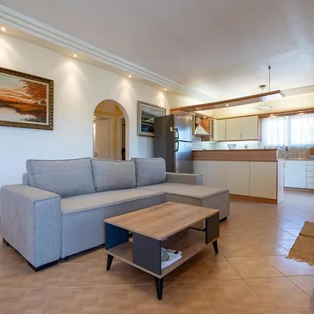 Villa Poolside Paradise Dilesi By μρs