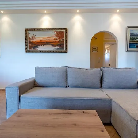 Villa Poolside Paradise Dilesi By μρs *