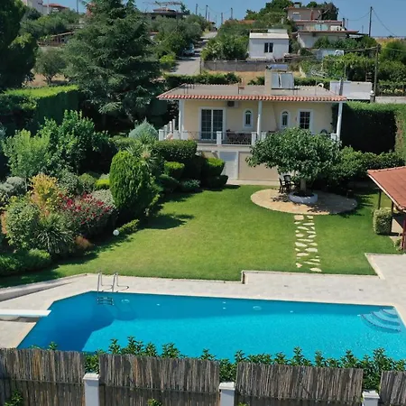 Poolside Paradise Dilesi By Μρs Villa