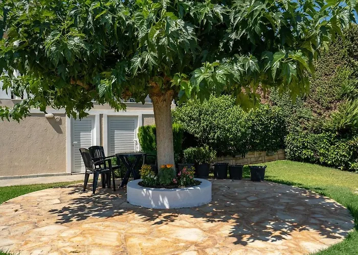 Poolside Paradise Dilesi By Μρs * Dhilesi