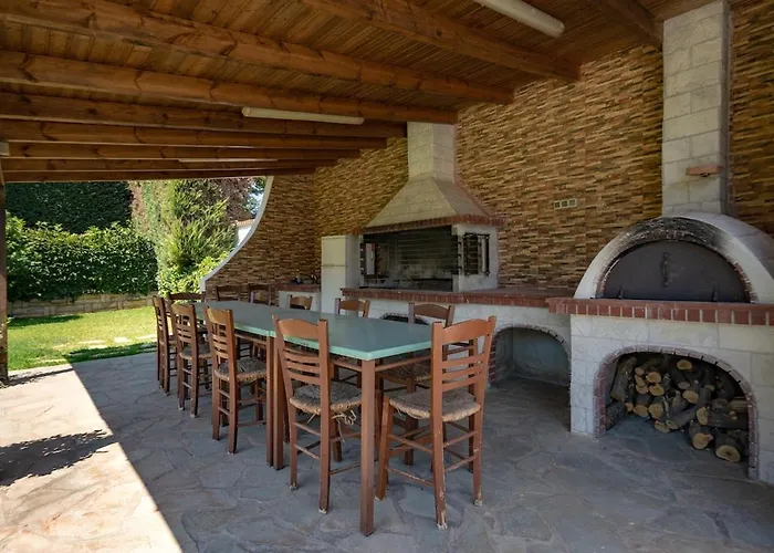 Poolside Paradise Dilesi By Μρs Dhilesi