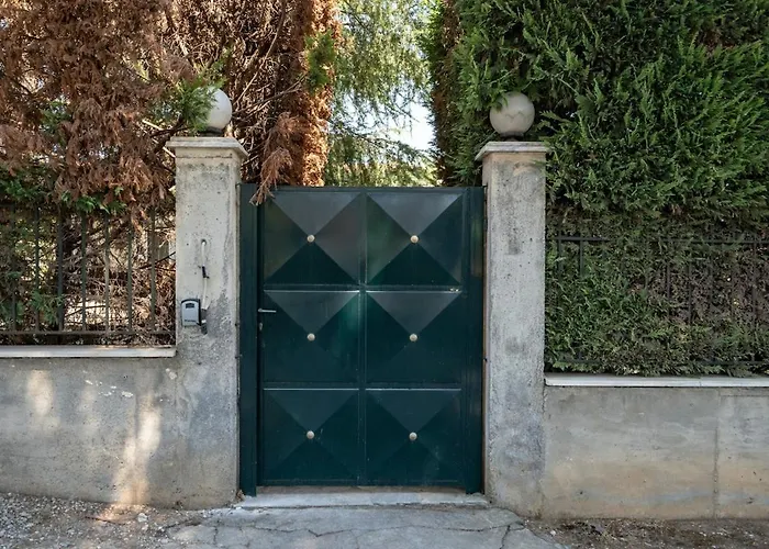 Poolside Paradise Dilesi By Μρs Villa