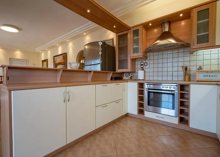 Villa Poolside Paradise Dilesi By Μρs *