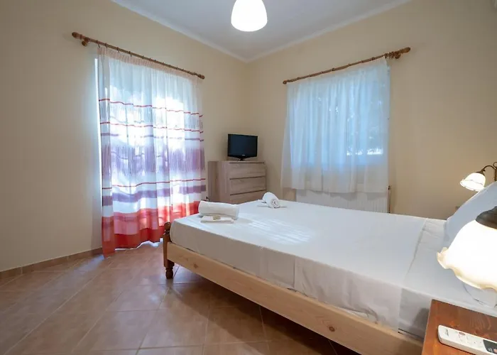 Poolside Paradise Dilesi By Μρs